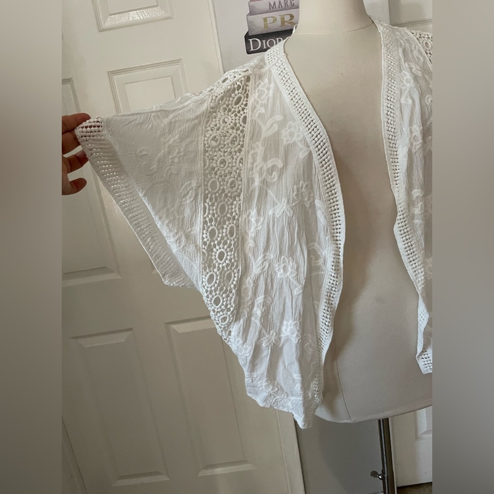 Vince Camuto Lace Crochet Topper size 0S - Picture 5 of 9